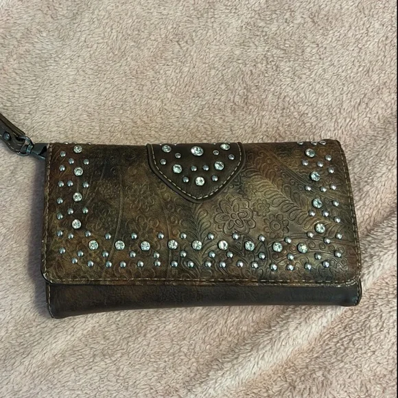 Studded wallet - Picture 1 of 1